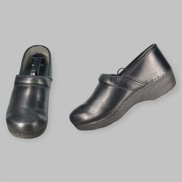 Dansko Shoes - Dansko XP 2.0 Women's Clog  Waterproof Pull Up Size 40 Black US 9.5-10